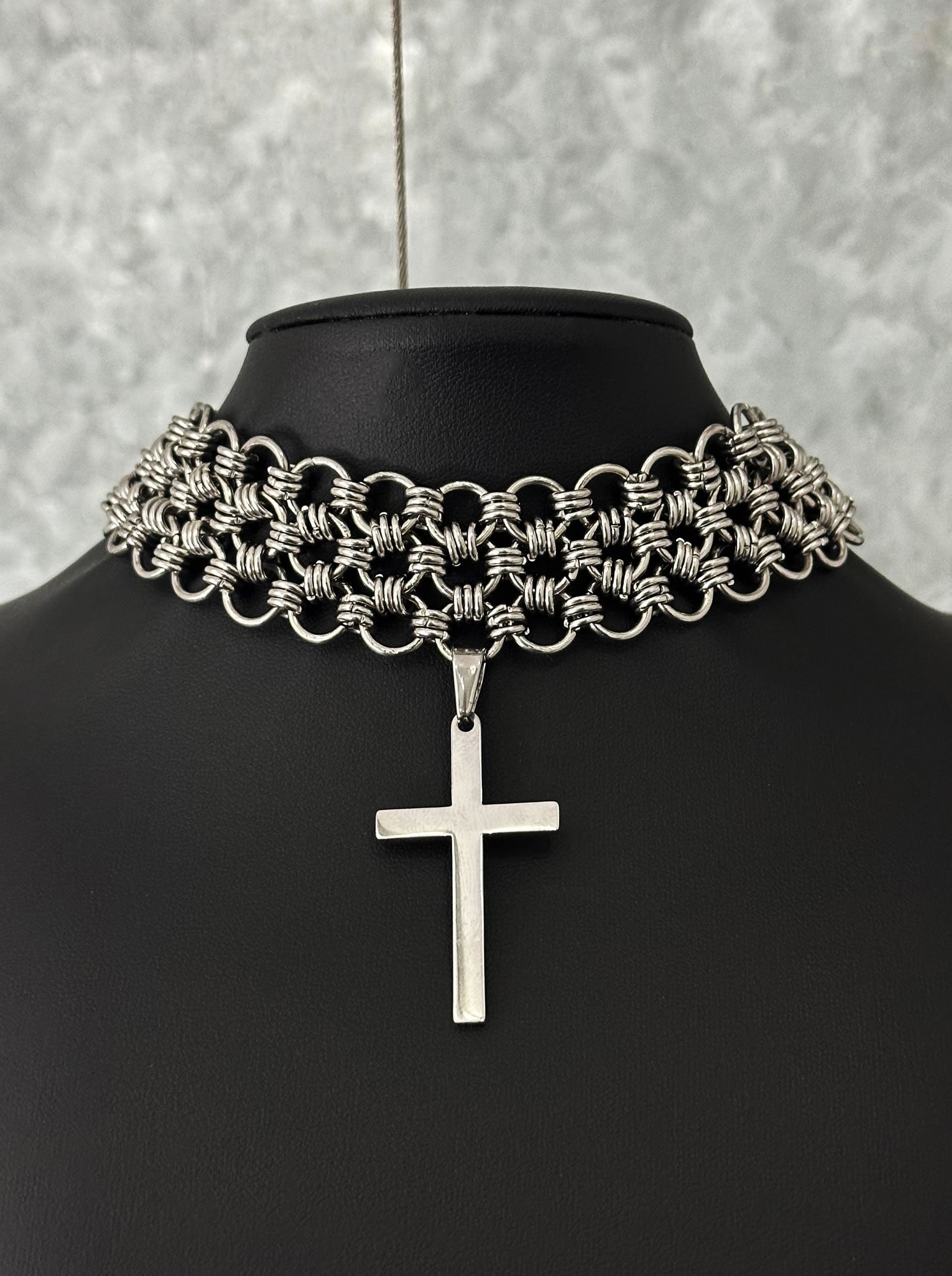 Libertie Cross Choker