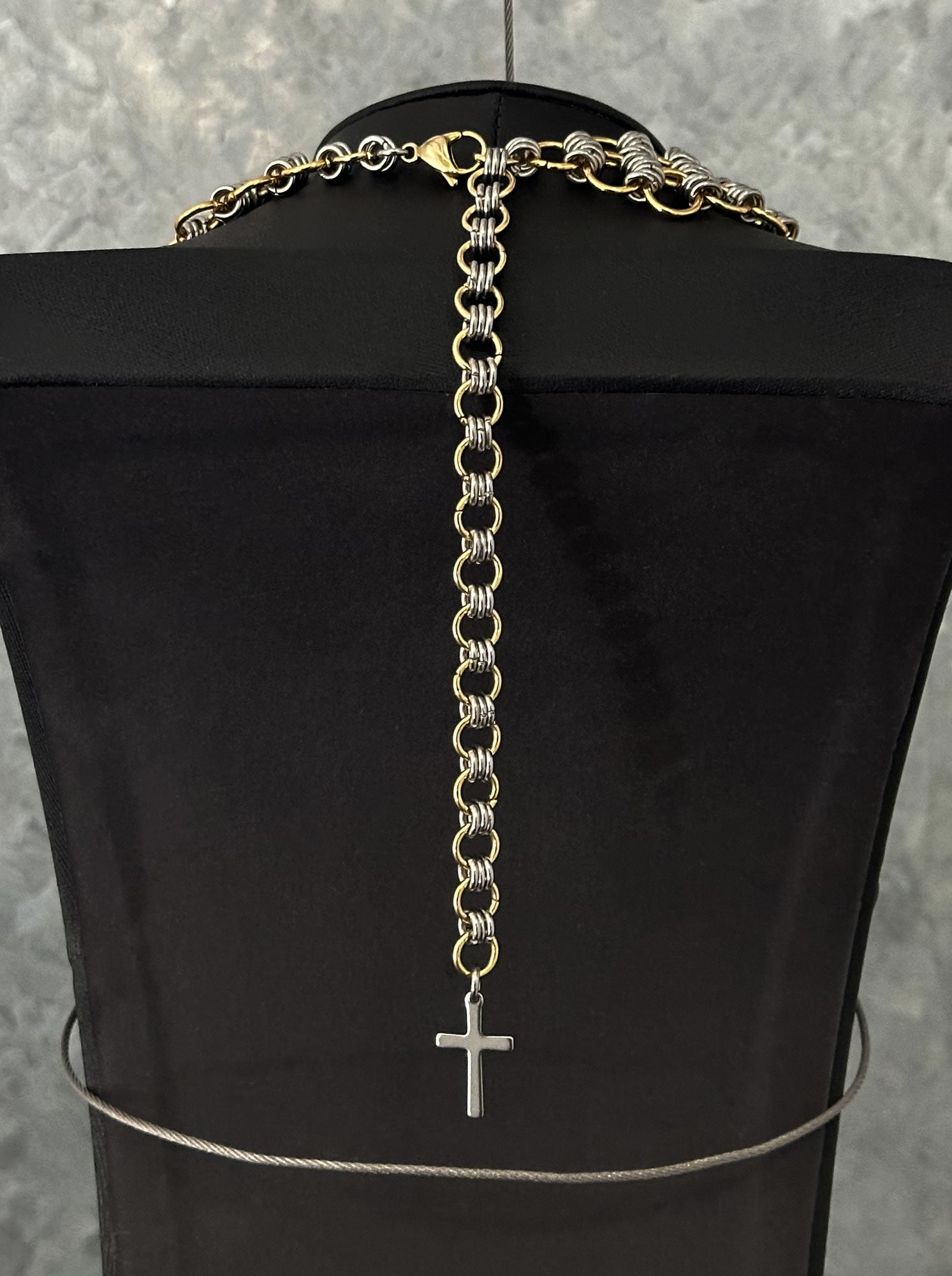 Libertie Cross Choker