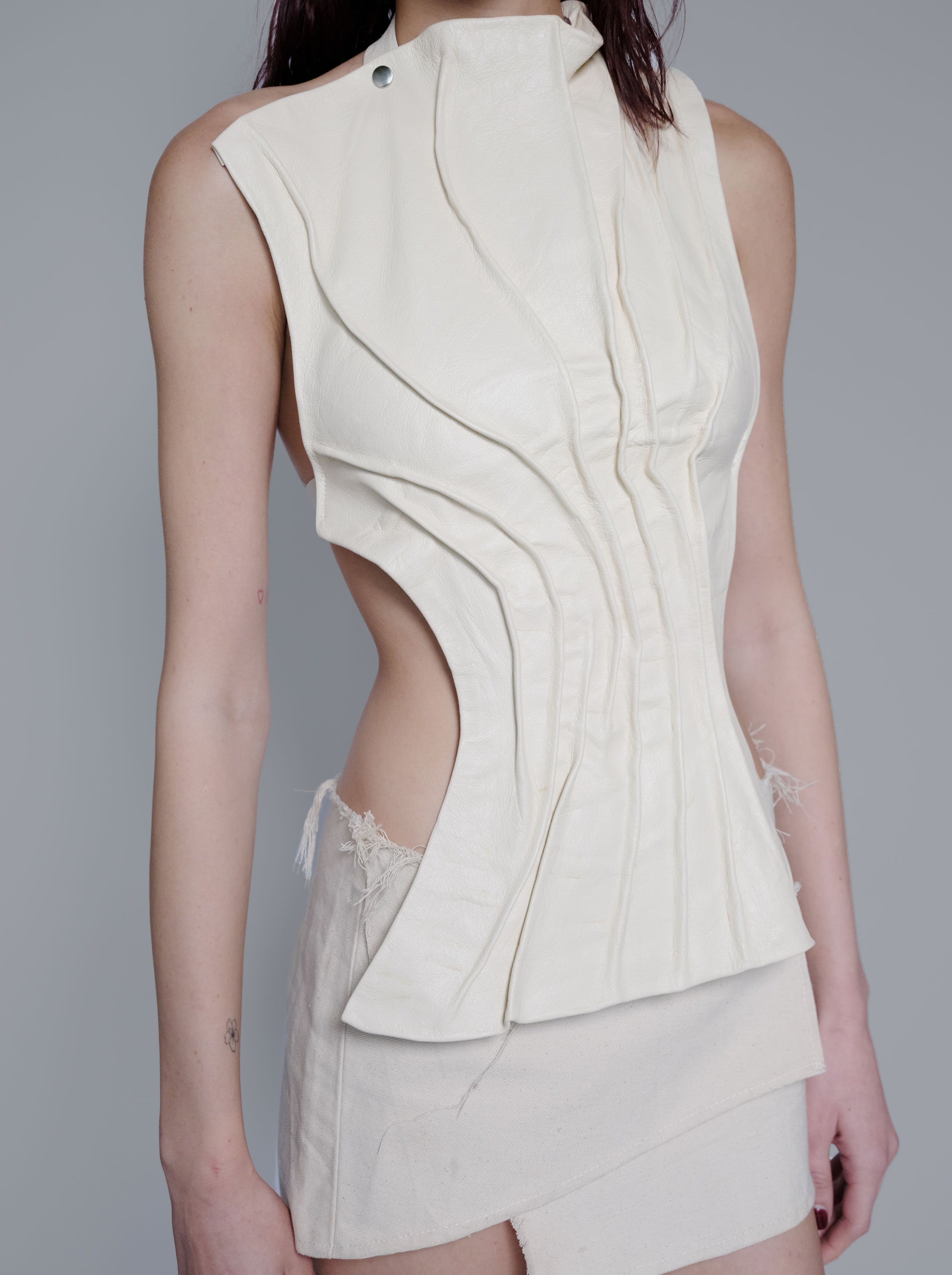 Ember Moulded Top